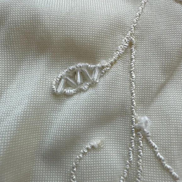 Beautiful vintage white gloves with embroidery and beading. Size 7 1/2 - Picture 8 of 9